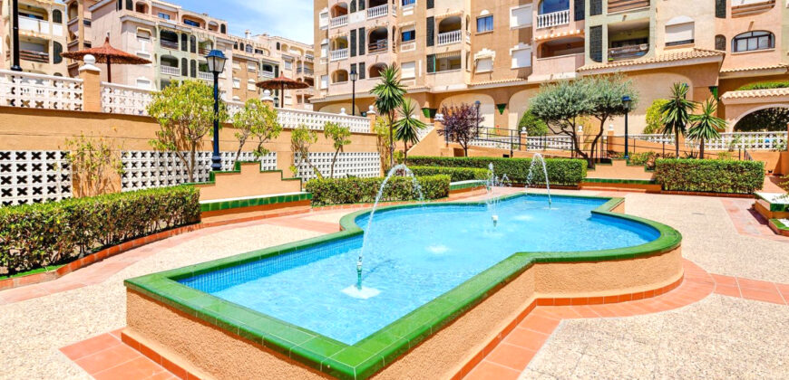 Sunny 2 Bedroom Apartment in Torrevieja with Parking