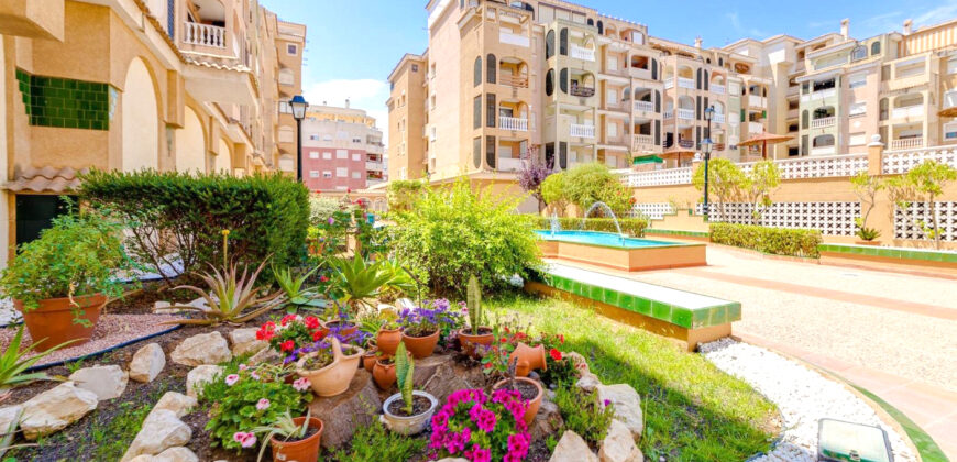 Sunny 2 Bedroom Apartment in Torrevieja with Parking