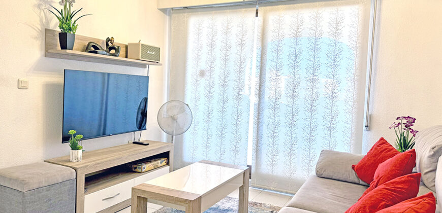 Sunny 2 Bedroom Apartment in Torrevieja with Parking