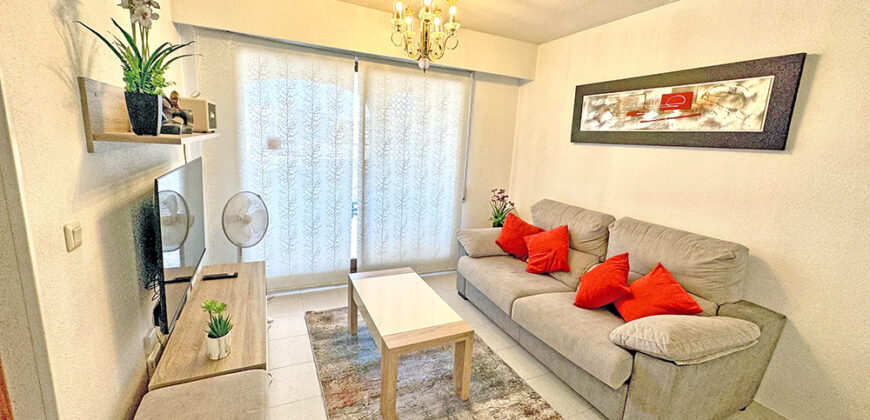 Sunny 2 Bedroom Apartment in Torrevieja with Parking